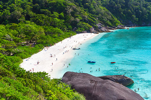 Idyllische-Bucht-der-Similan-Inseln-Thailand-Merlin-Resort