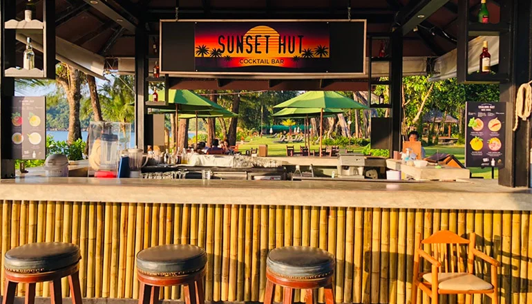 Sunset-Hut- Bar im Hotel Merlin Resort.jpg