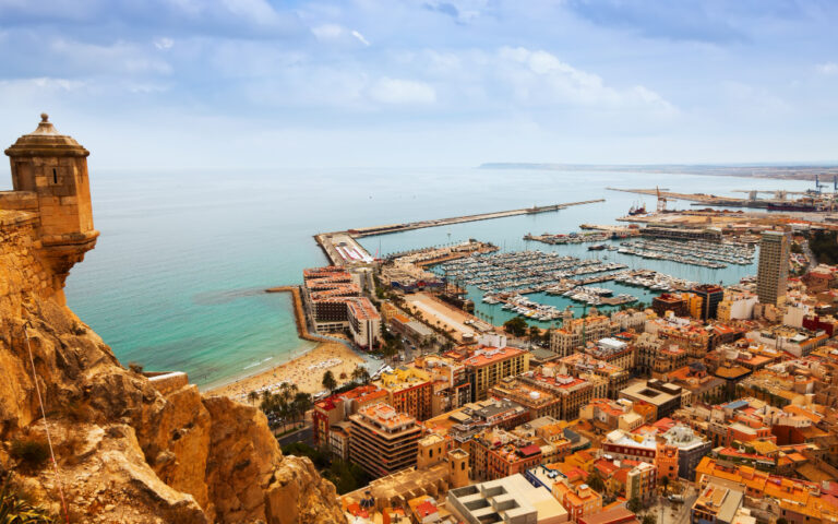 Du lebst in Spanien oder planst das Auswandern? Entdecke „Spanien aktuell“: Wertvolle Tipps zu Recht, Immobilien, Reise & Kulinarik auf Deutsch!