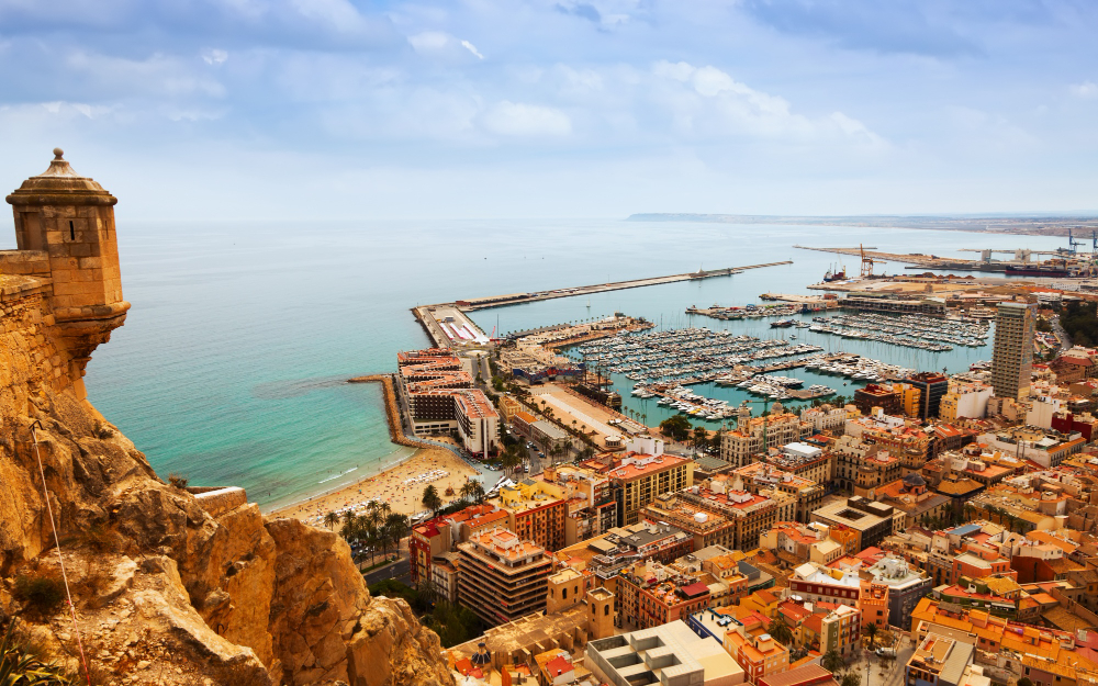 Du lebst in Spanien oder planst das Auswandern? Entdecke „Spanien aktuell“: Wertvolle Tipps zu Recht, Immobilien, Reise & Kulinarik auf Deutsch!